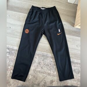 New York Knicks Nike Sweatpants, Size M